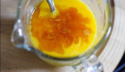 злегка збиваємо яйця