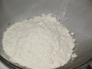 просіваємо борошно з розпушувачем