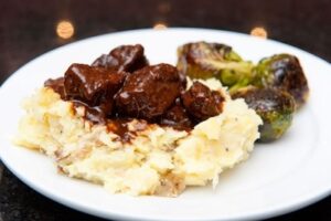 Шматочки баранини у вині