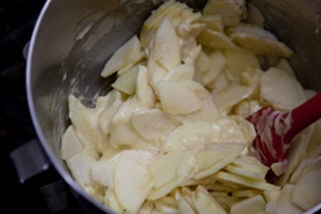 перемішуємо яблука з тестом