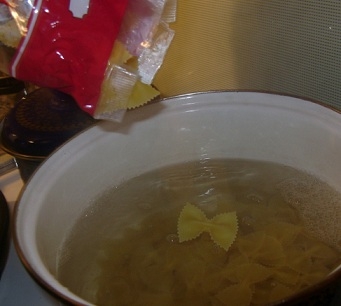 Варимо макарони