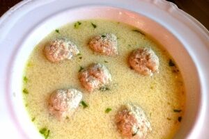 Грецький суп з фрикадельками
