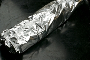 начинений батон у фользі