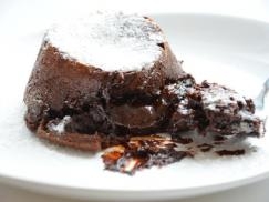 Шоколадний фондан зі збитими вершками