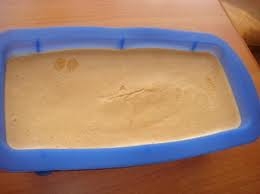 виливаємо пунш мороженницу