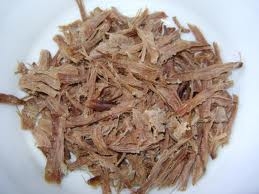 відварне м'ясо розбираємо на волокна