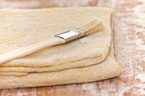 розкачуємо тісто і складаємо в кілька шарів