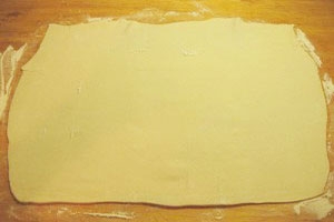 розкачуємо тісто