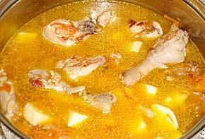 заливаємо водою і тушкуємо