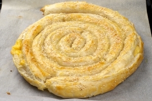 Сирний пиріг з листкового тіста