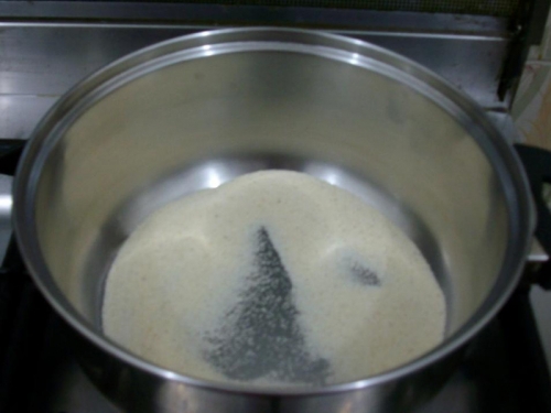 обсмажуємо манну крупу