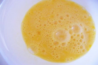 яйце в мисці