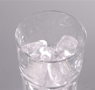 заповнюємо склянку льодом