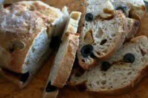Хліб з часником і оливками