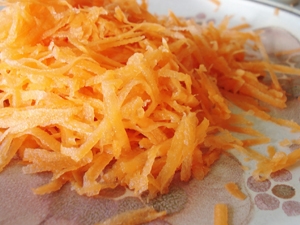 подрібнюємо морква