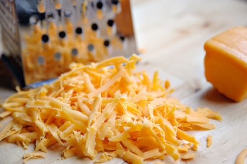 натираємо сир