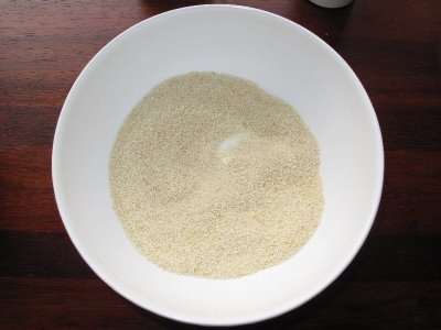 миска з сухарями