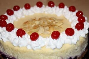 Мигдальний пиріг з малиною