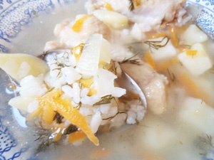 суп з куркою, картоплею і рисом