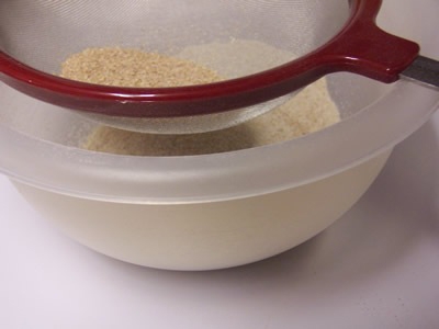 просіваємо манну крупу