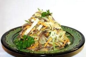 Салат з редьки і моркви для годуючої мами