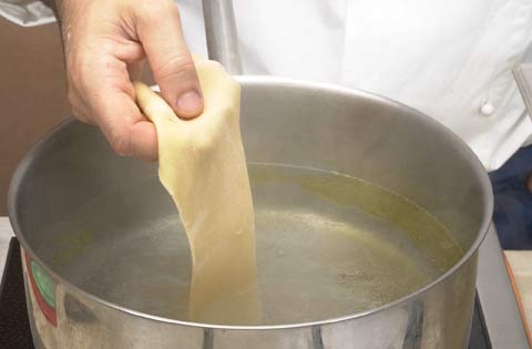 викладаємо лазанью в ємність