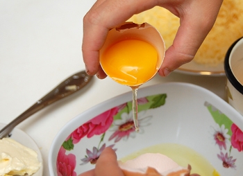 Ділимо білок і жовток