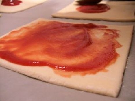 тісто з кетчупом