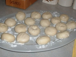 формуємо кульки з тіста