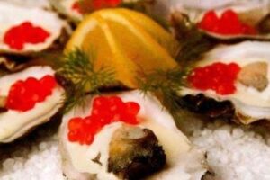 Устриці з лососевою ікрою
