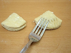 натискаємо виделкою по краю черепашки