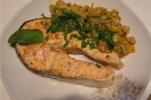 Стейк із сьомги на сковороді