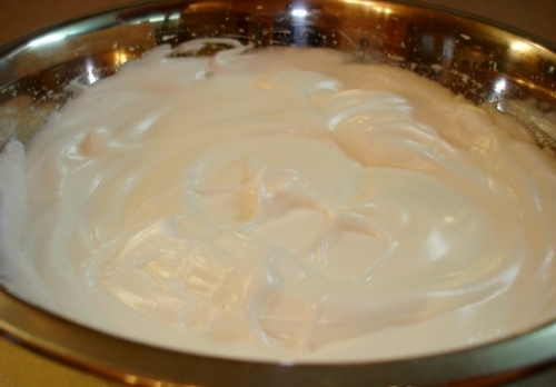 Збиті яєчні білки