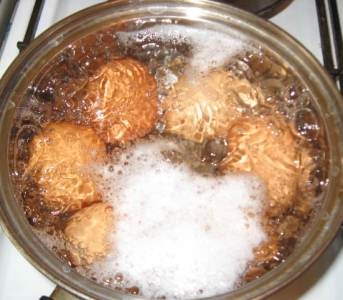 відварюємо курячі яйця 