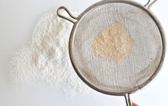 просіваємо борошно