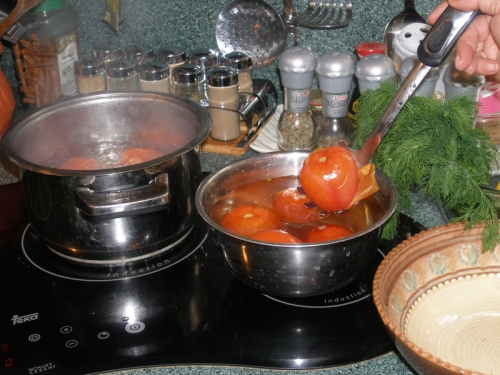 знімаємо з помидовов шкірку