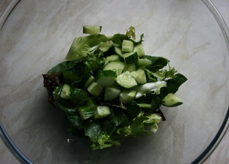 огірок в мисці