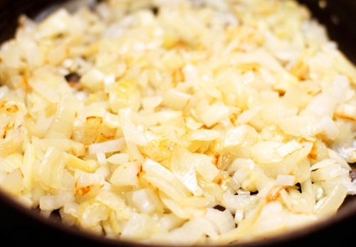 обсмажуємо цибулю