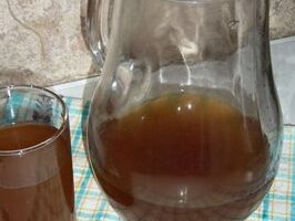 Компот з чорносливу або кураги