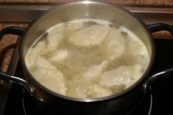 варимо вареники з яблуками