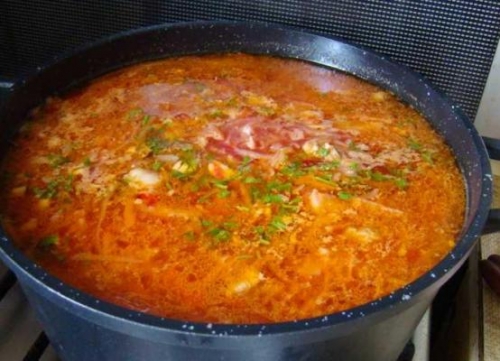 варимо овочі для борщу