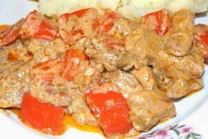 Гуляш з індички