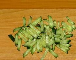 Подрібнені огірки