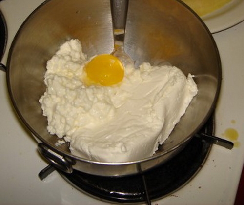 готуємо сирну начинку для булочок