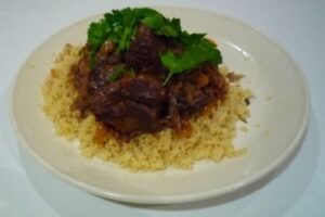 Баранина тушкована з чорносливом