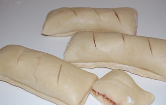 робимо надрізи на булочках