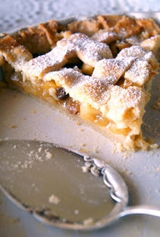 шматочок пісочного пирога на сметані