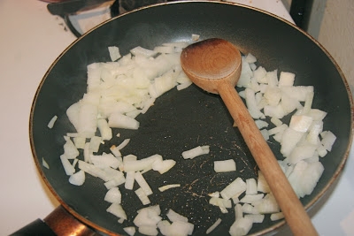 обсмажуємо цибулю