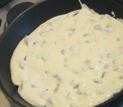 обсмажуємо пампушки на сковороді