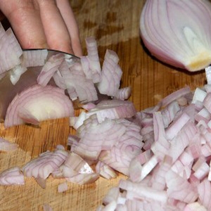 лук нарізаний кубиками